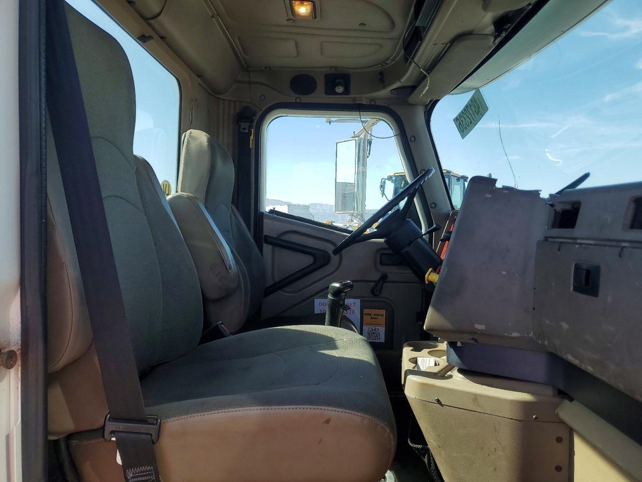 2004 International 9200I Semi Truck
