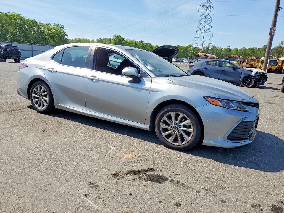 2021 Toyota Camry le