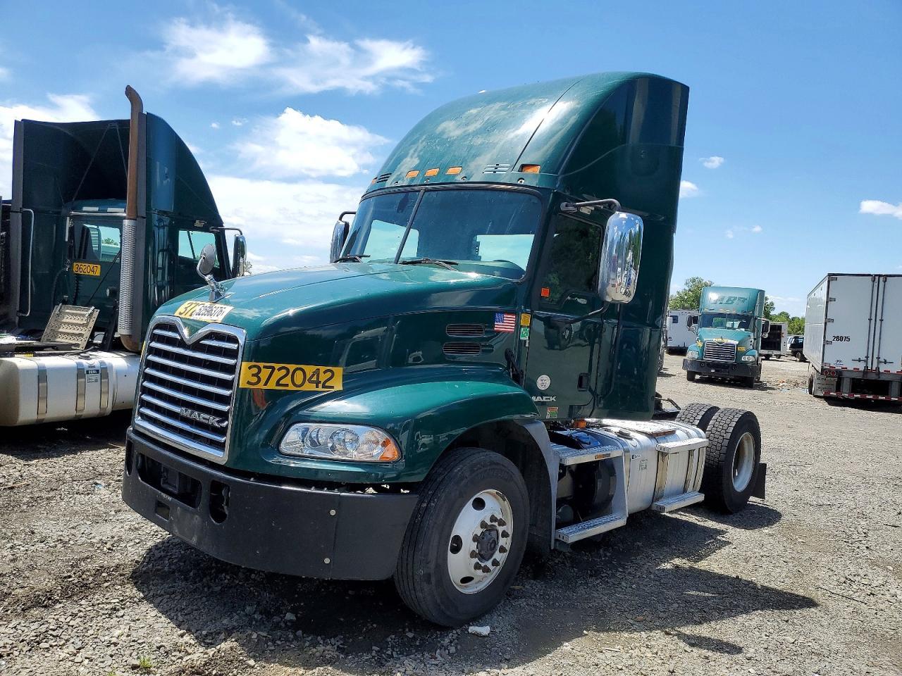 2018 Mack CXU612 Semi Truck