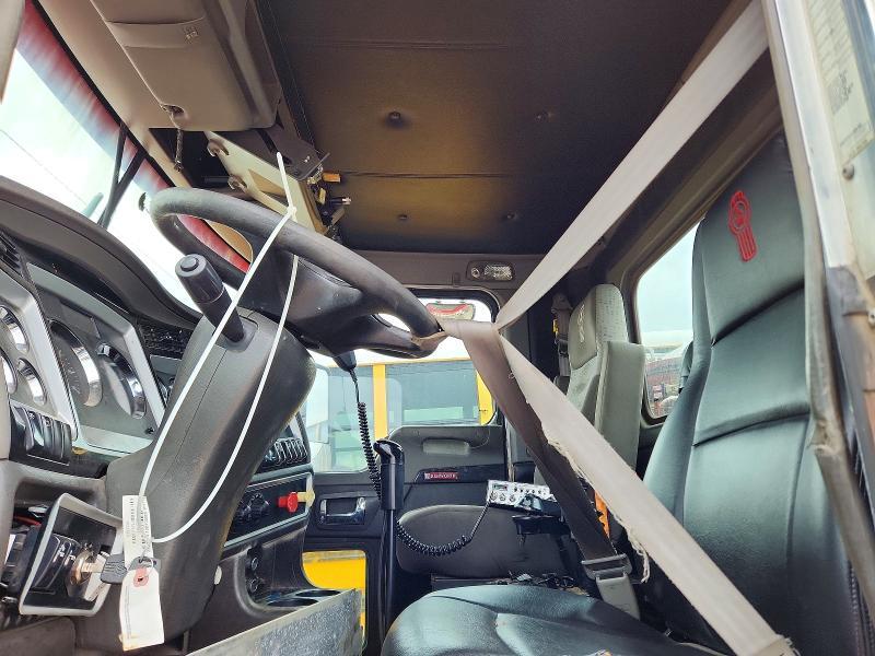 2012 Kenworth T800 Semi Truck