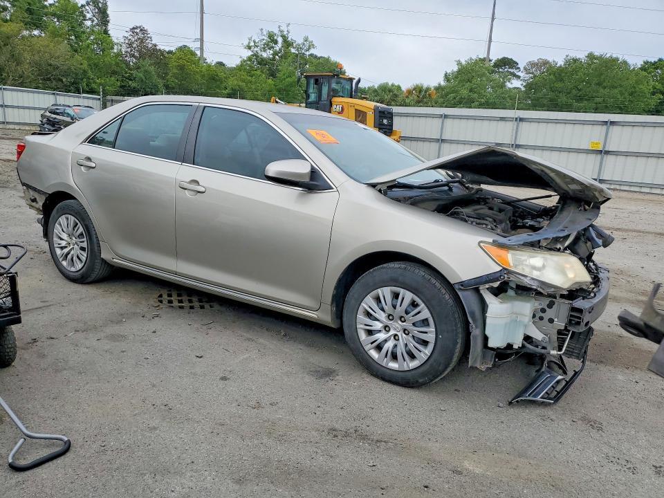2014 Toyota Camry le