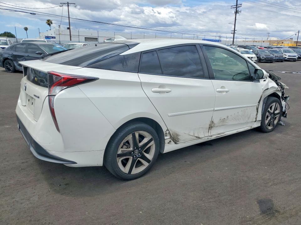 2016 Toyota Prius Three Touring