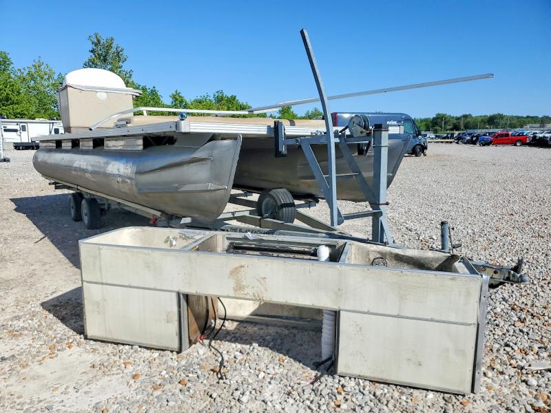 1996 Crestliner 1996 CREST-MAURELL Products Pontoon-Pontoon Boat