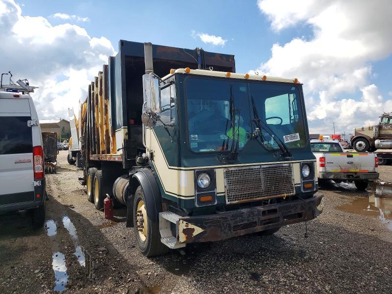 2004 Mack 1991 Mack MR600 Refuse Truck