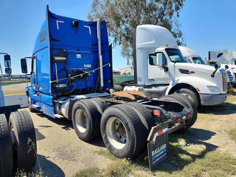 2015 Volvo VNL Semi Truck
