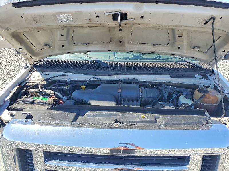 2014 Ford Econoline E450 Super Duty Cutaway Van