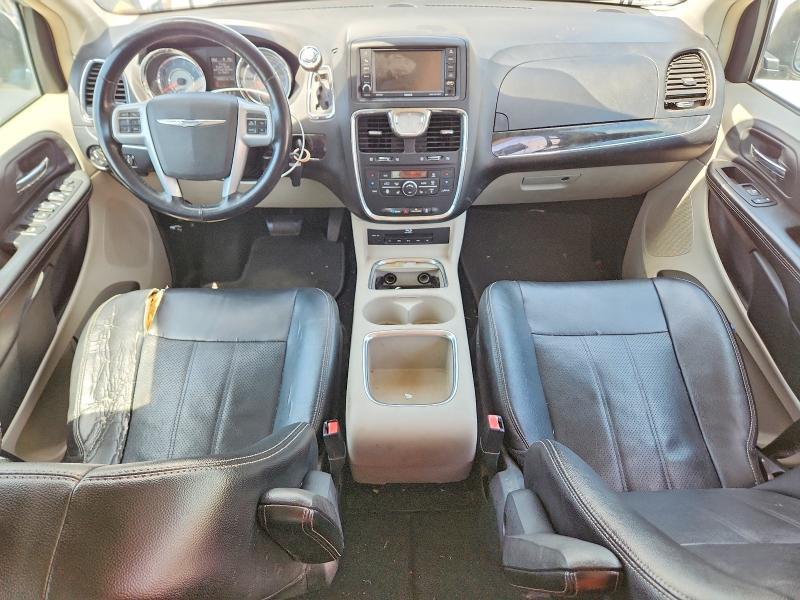 2013 Chrysler Town & Country Touring l