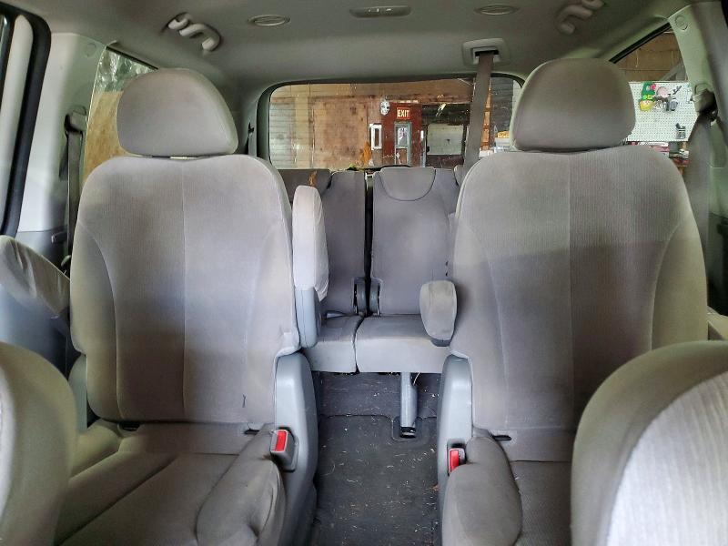 2011 KIA Sedona lx