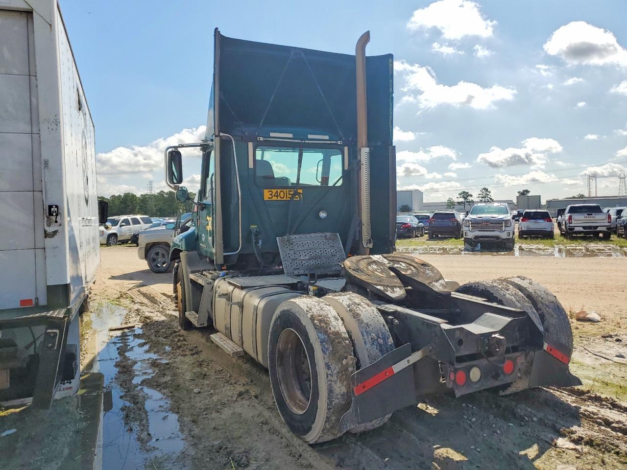2015 Mack CXU612 Semi Truck