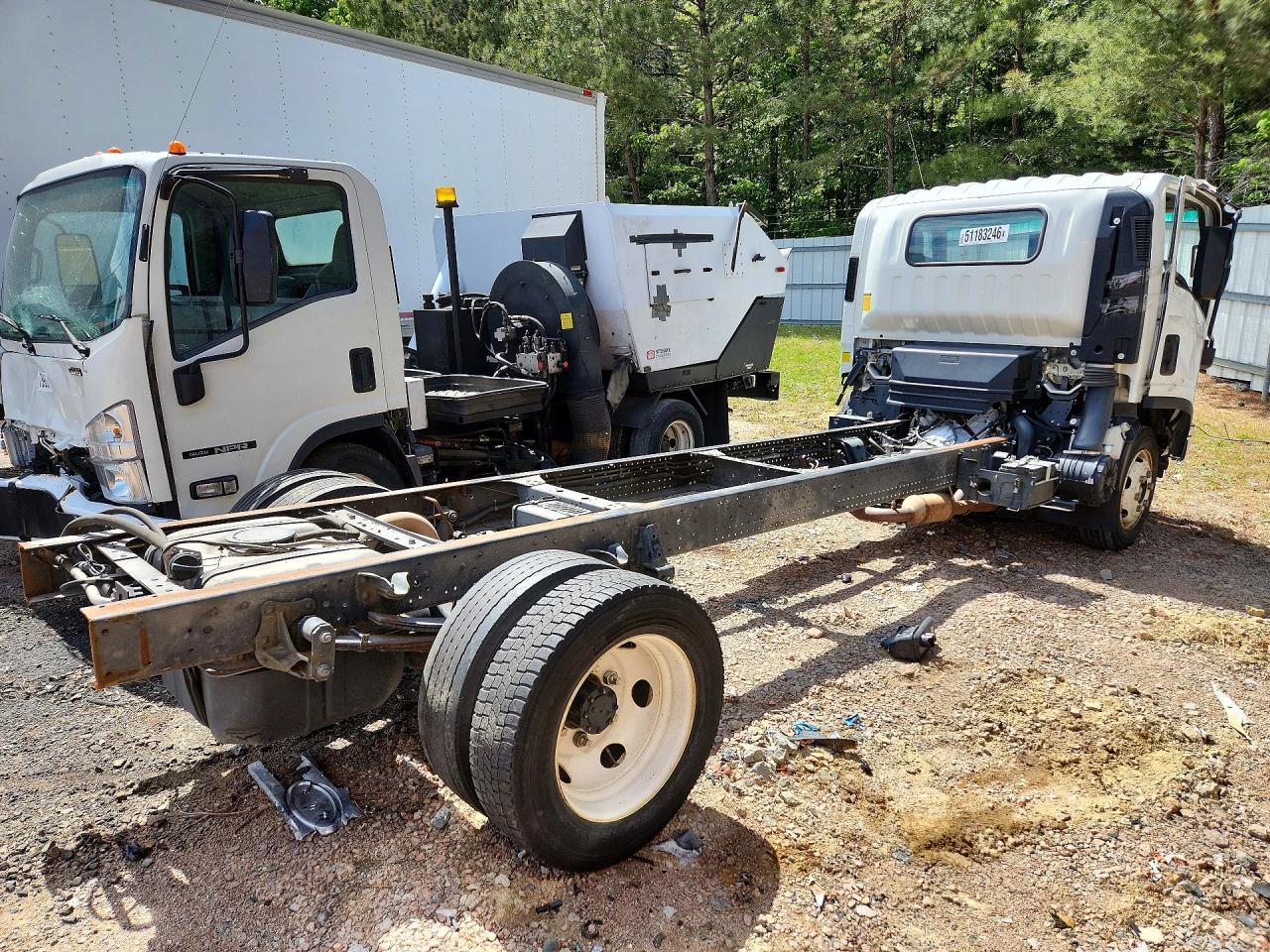 2023 Isuzu NPR HD-BOX Truck