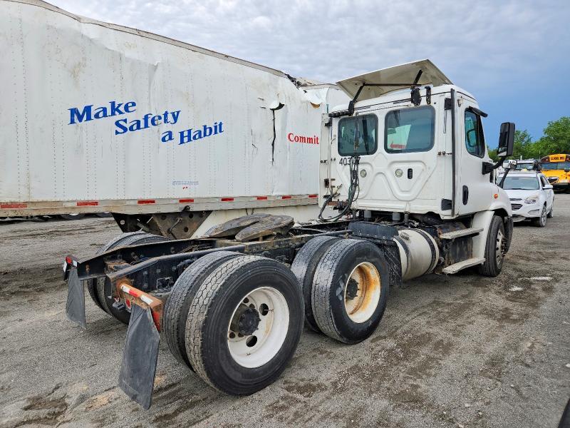 2019 Freightliner Cascadia 113 Semi Truck