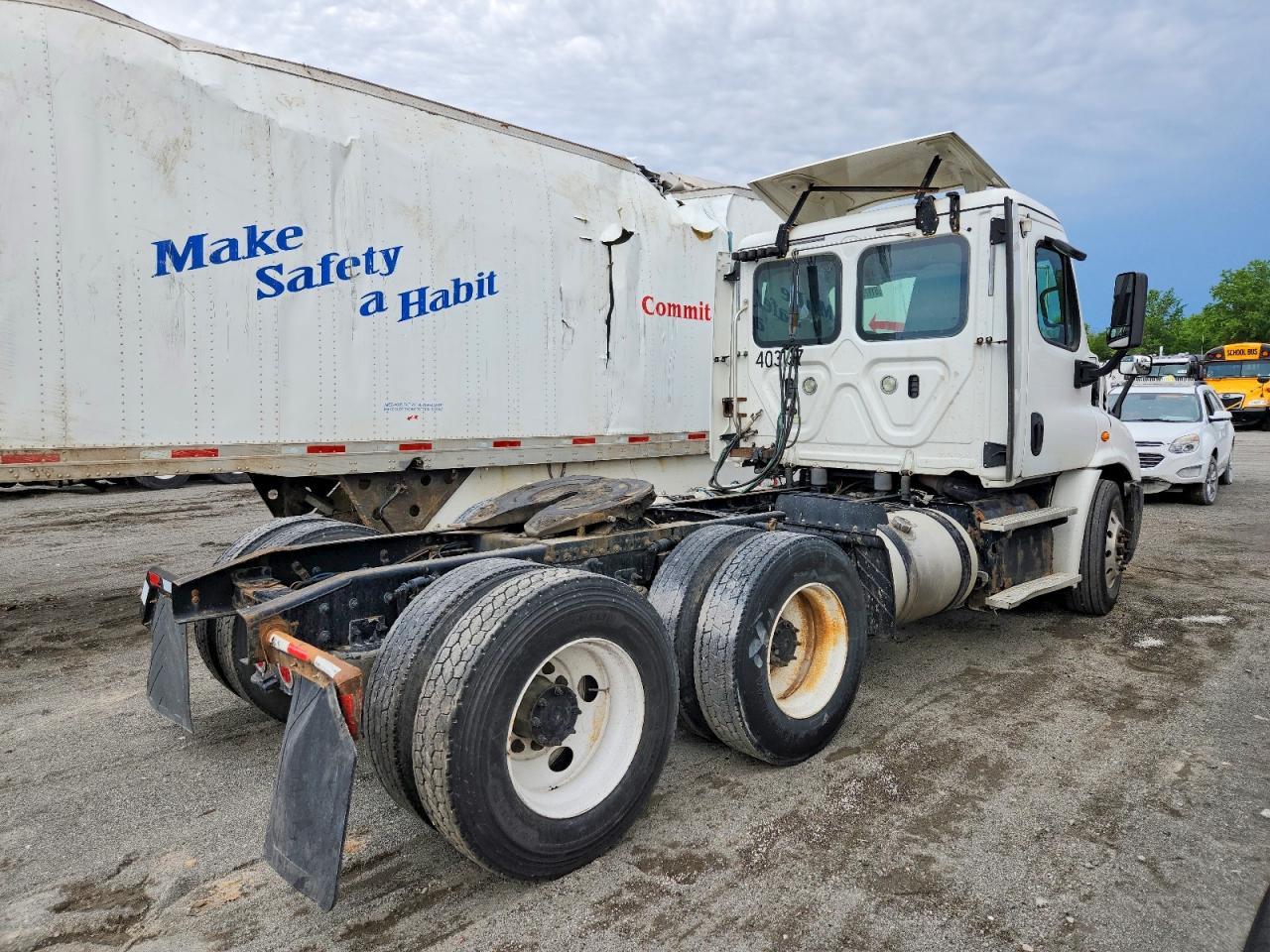 2019 Freightliner Cascadia 113 Semi Truck