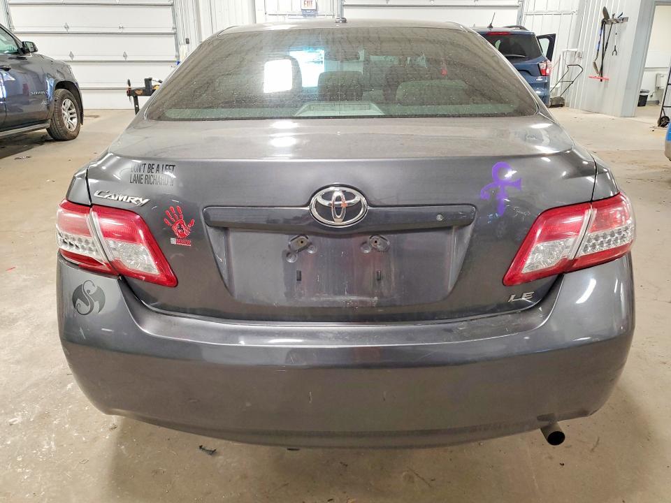 2010 Toyota Camry le