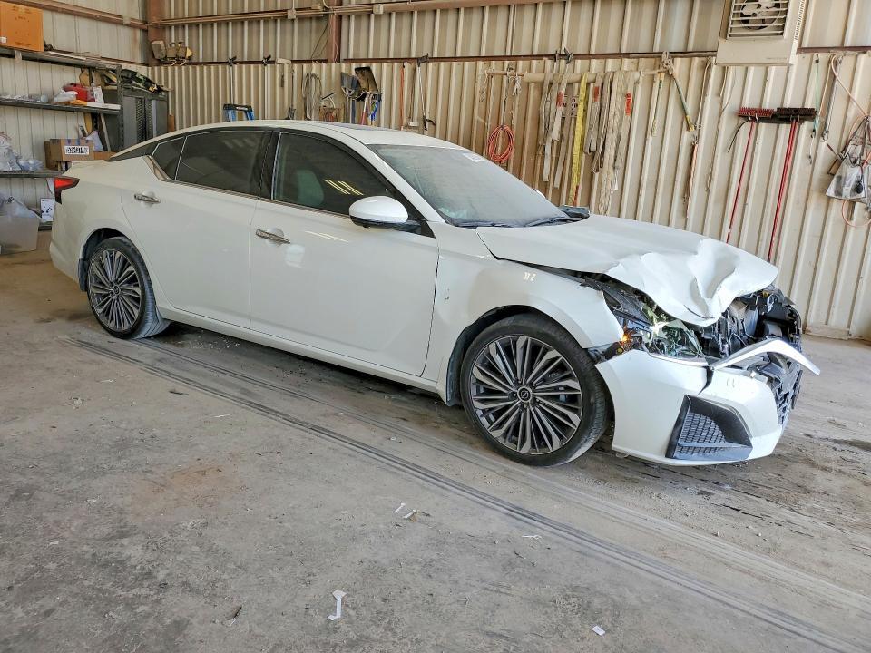 2025 Nissan Altima sl