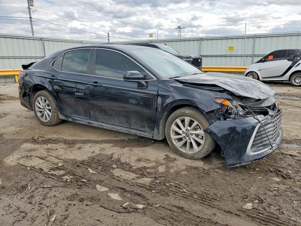 2022 Toyota Camry le
