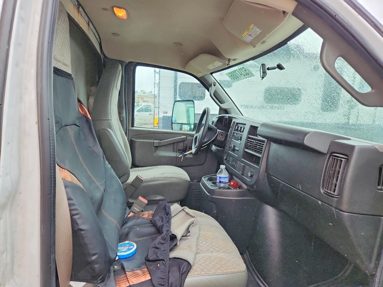 2019 Chevrolet Express BOX Truck