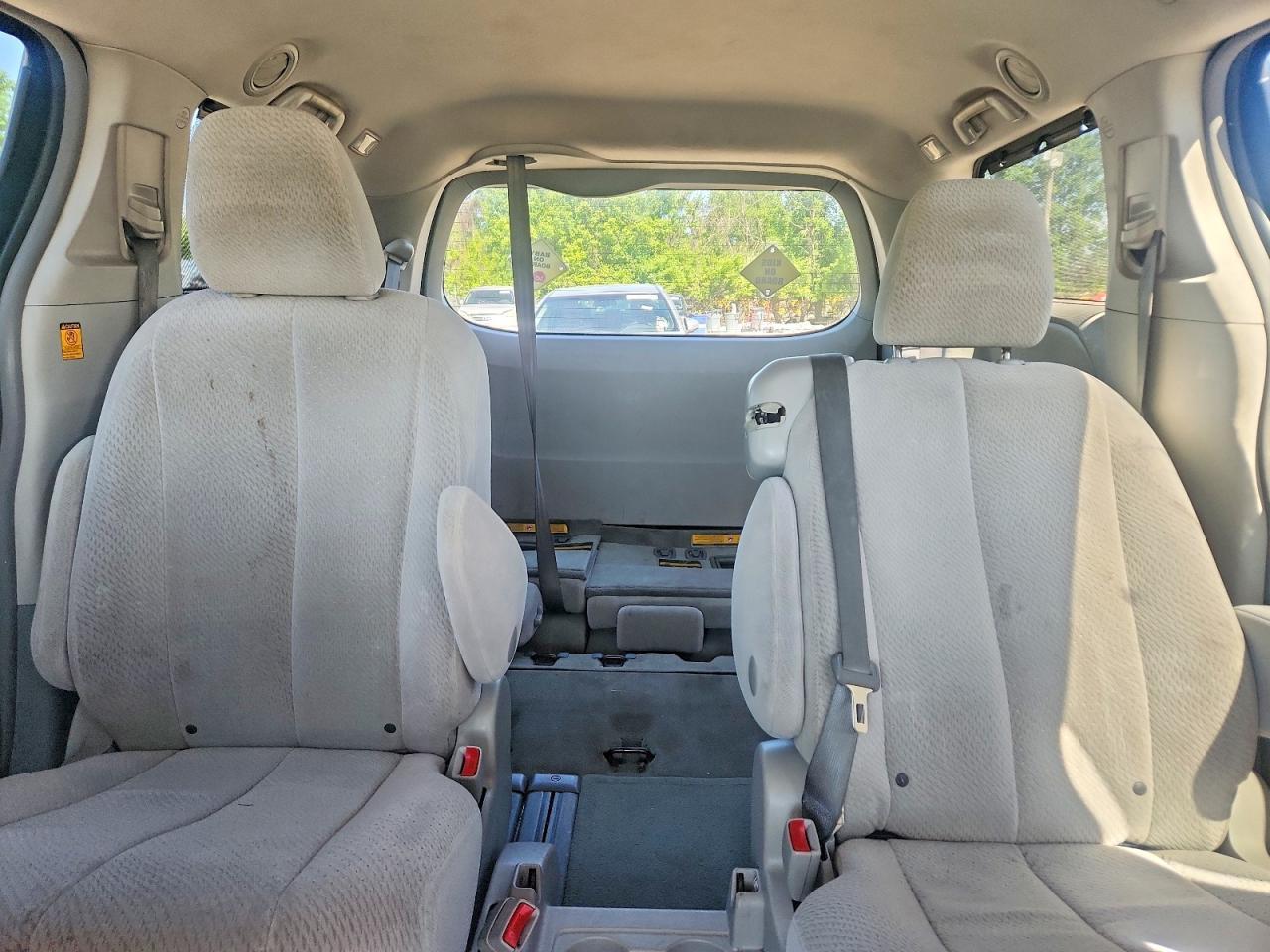 2013 Toyota Sienna le