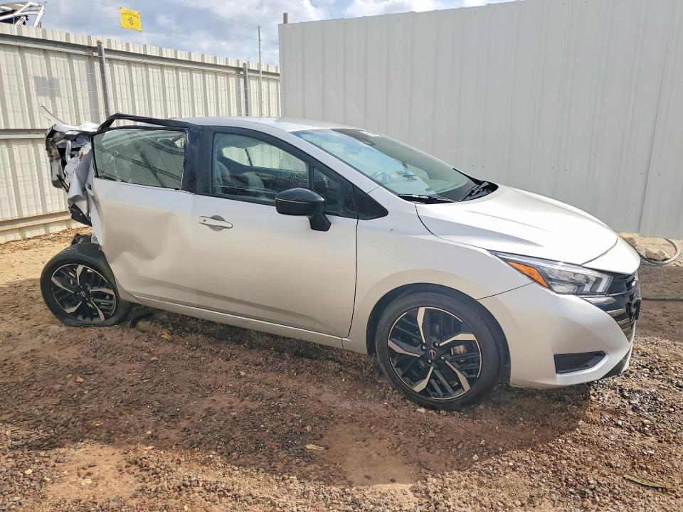 2024 Nissan Versa sr