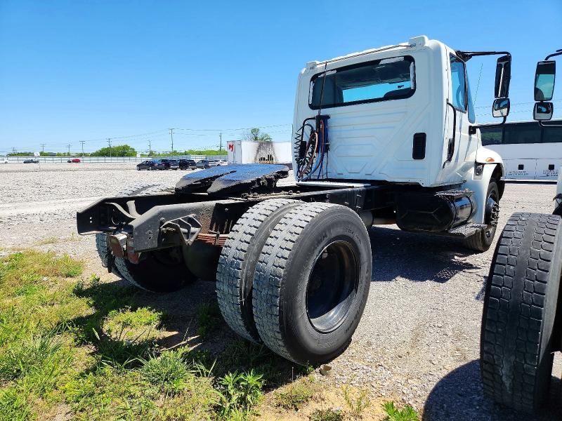 2002 International 4400 Semi Truck