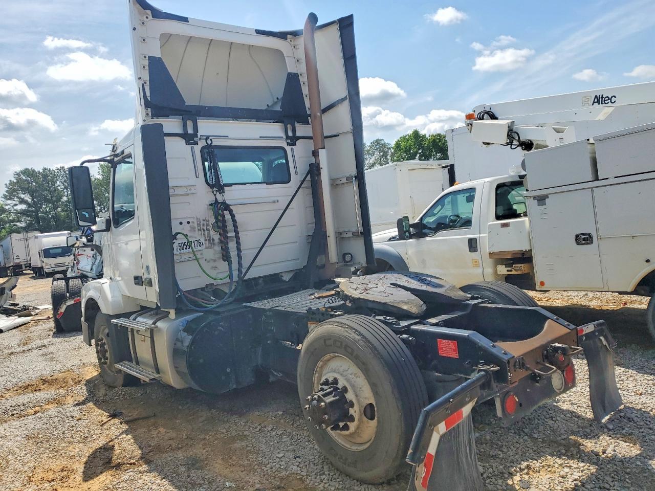 2017 Volvo VNL Semi Truck