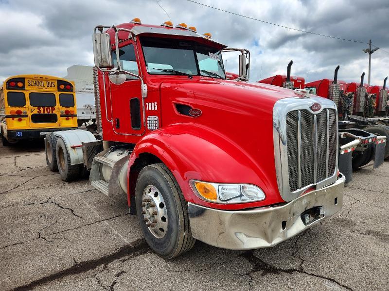 2015 Peterbilt 389 Semi Truck