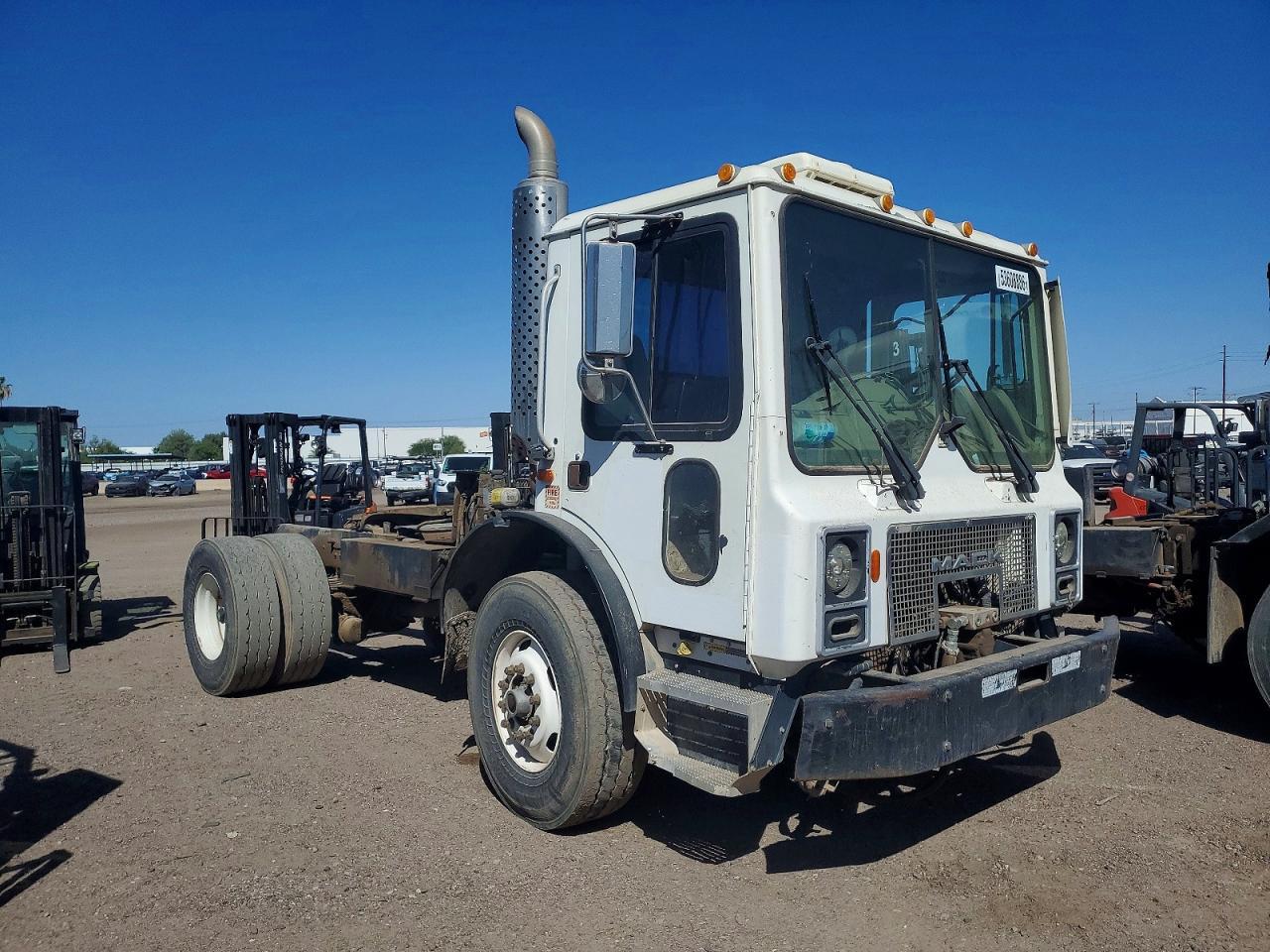 2005 Mack MR688P Semi Truck