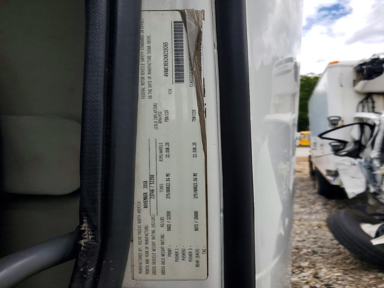 2019 Volvo VNR Semi Truck