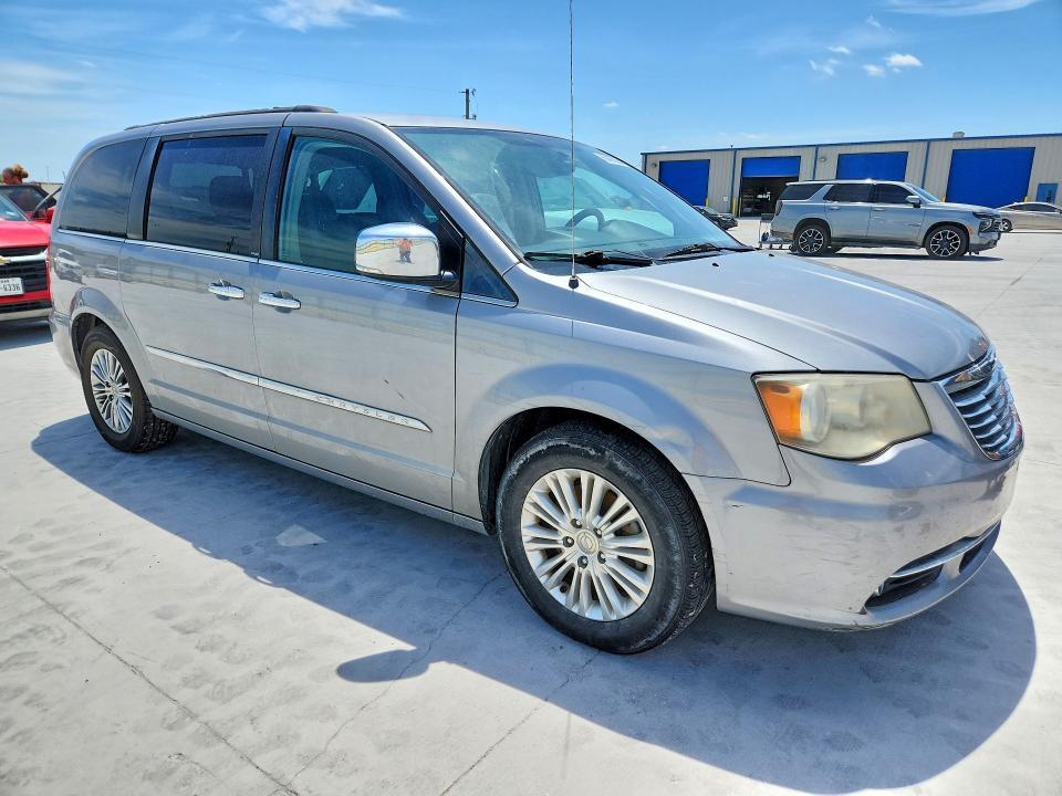 2013 Chrysler Town & Country Touring l