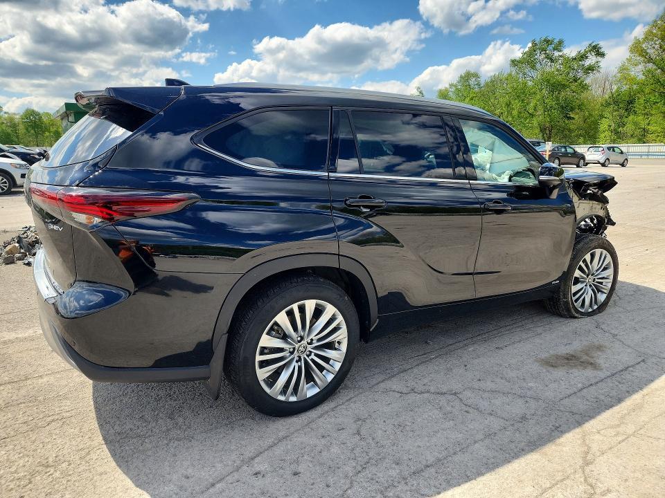 2025 Toyota Highlander Hybrid Platinum