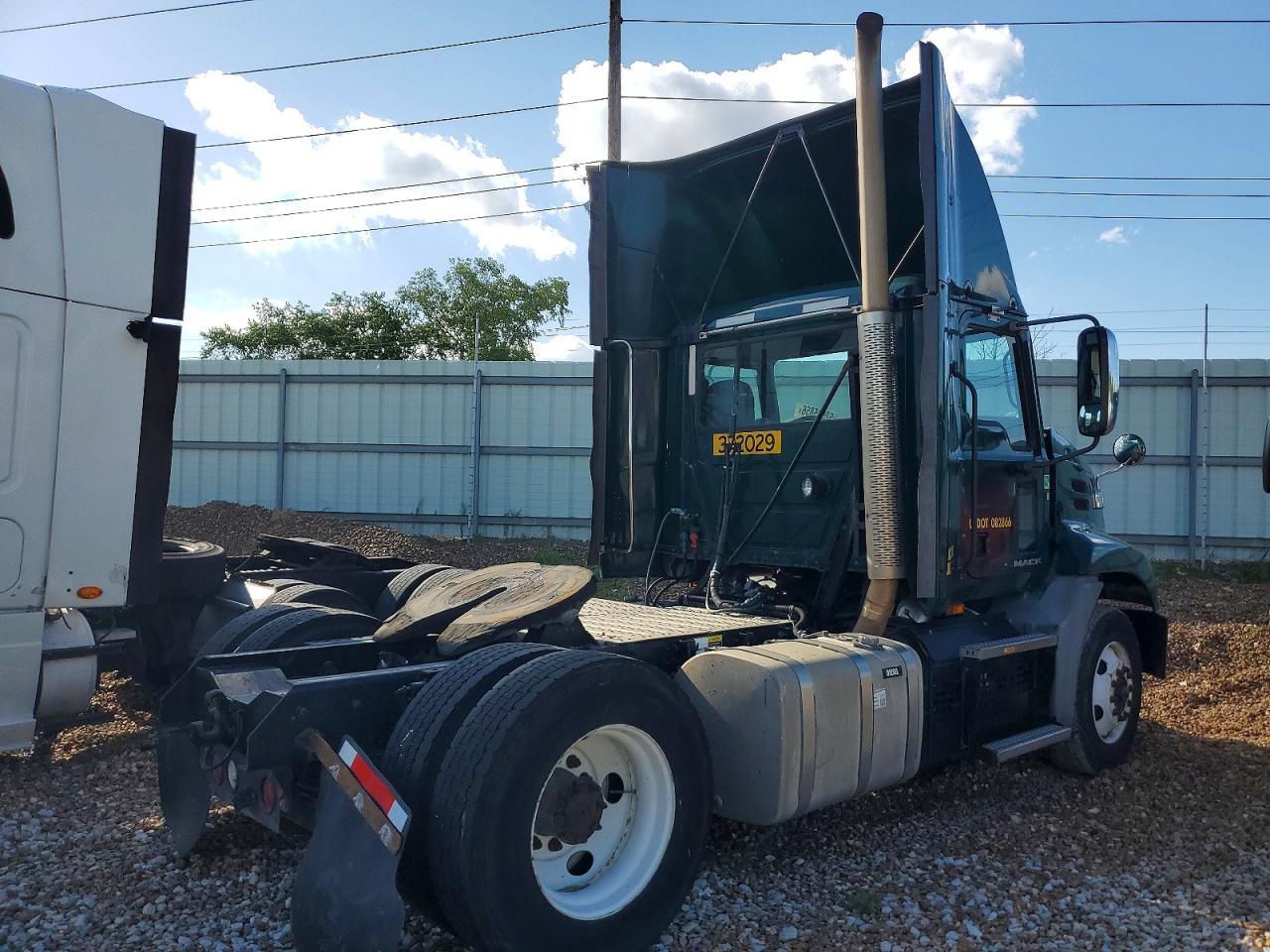 2018 Mack CXU612 Semi Truck