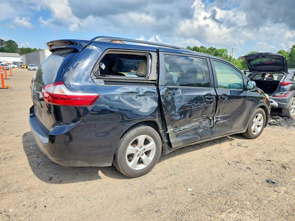 2017 Toyota Sienna le