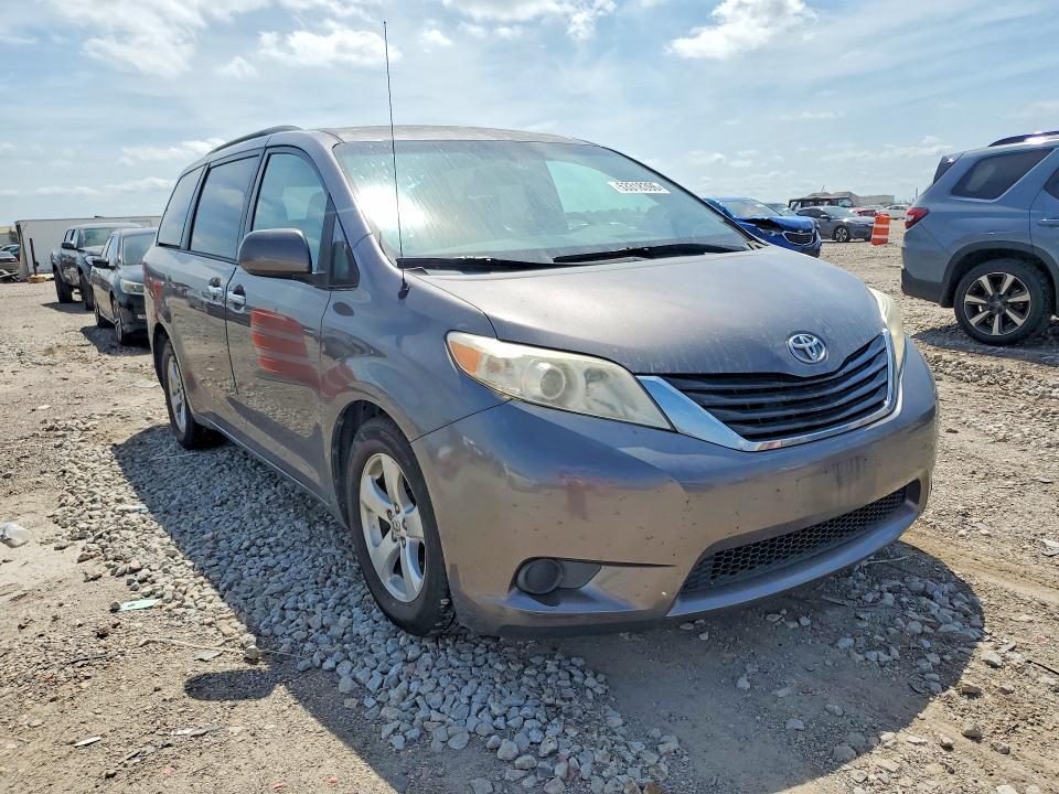 2014 Toyota Sienna le