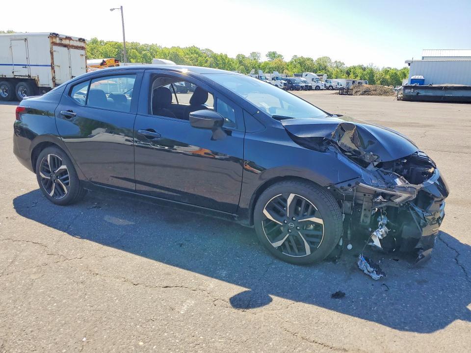 2024 Nissan Versa sr