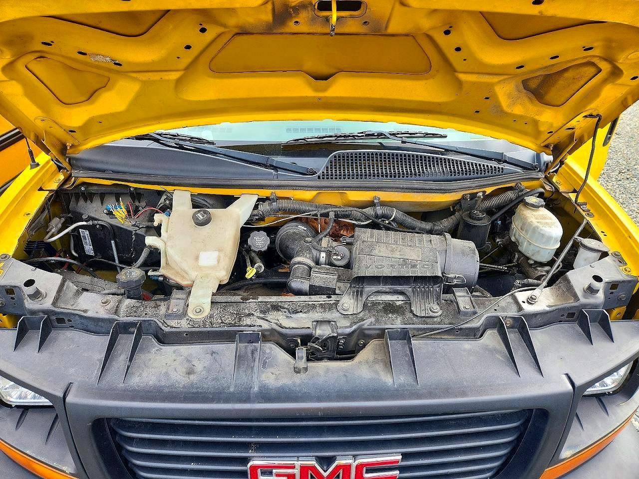 2011 GMC Savana BOX Truck