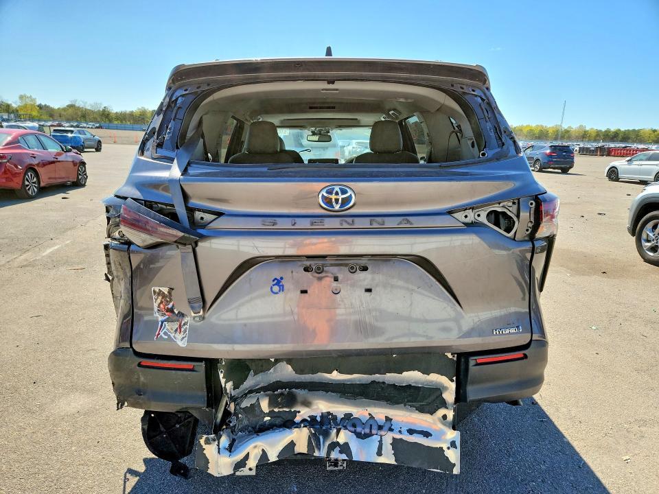 2023 Toyota Sienna le