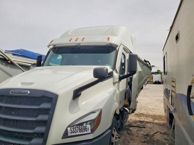 2021 Freigliner 2021 Freightliner Cascadia 126 Semi Truck