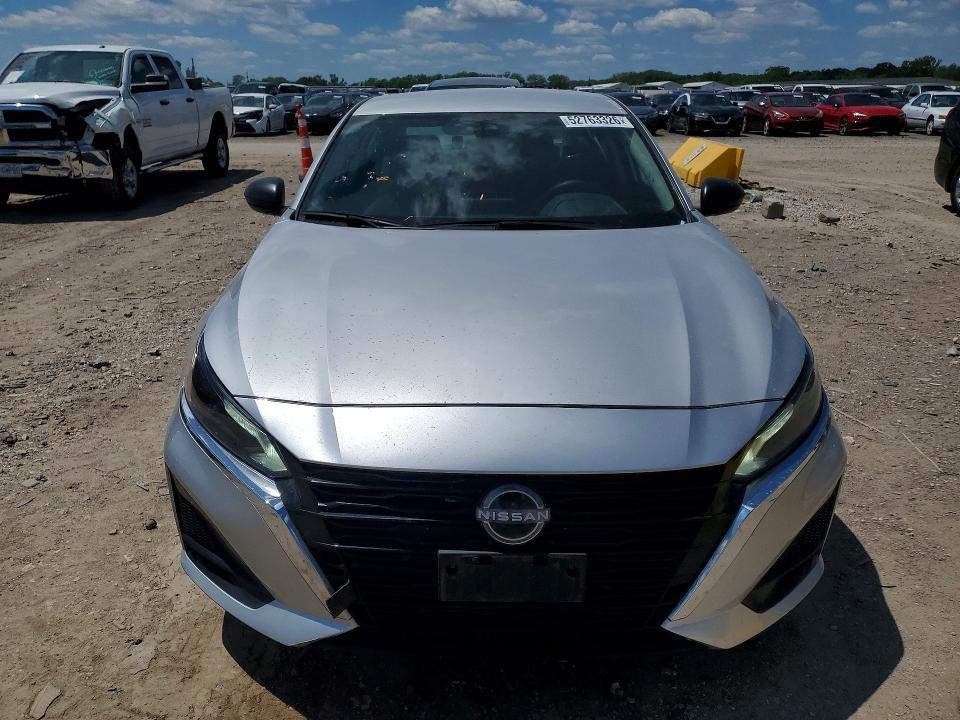 2024 Nissan Altima sv