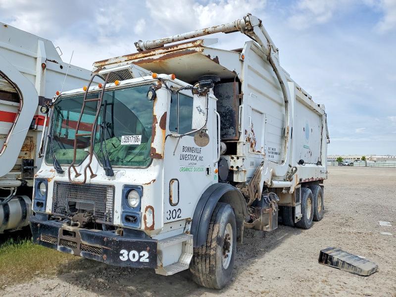 2002 Mack MR688P Refuse Truck