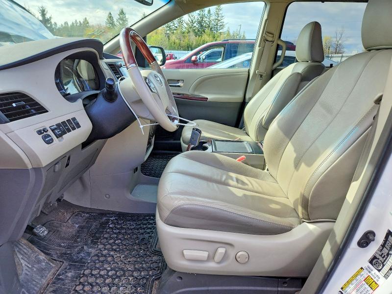 2013 Toyota Sienna xle 7-passenger
