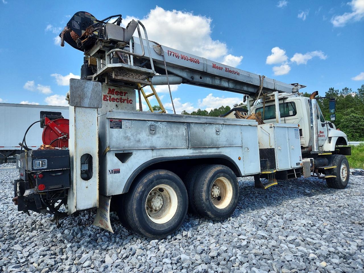 2009 International 7400 Digger Derrick Truck