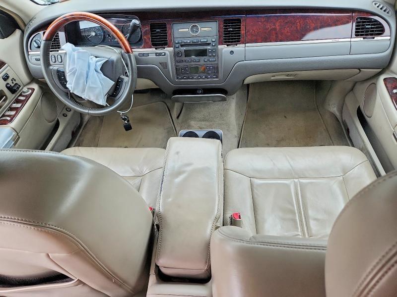 2009 Lincoln Town car Signature Limited