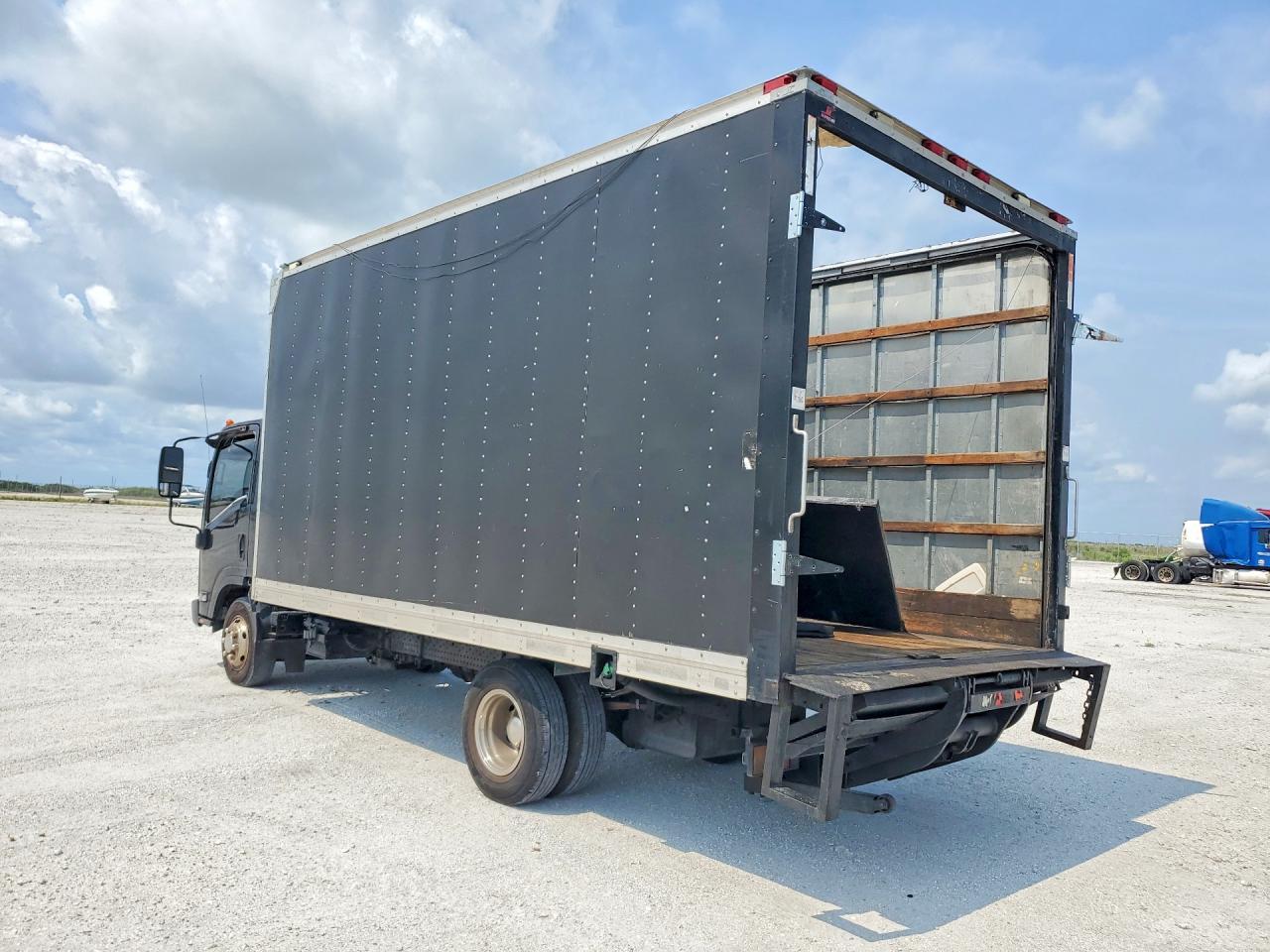 2010 Isuzu NPR BOX Truck