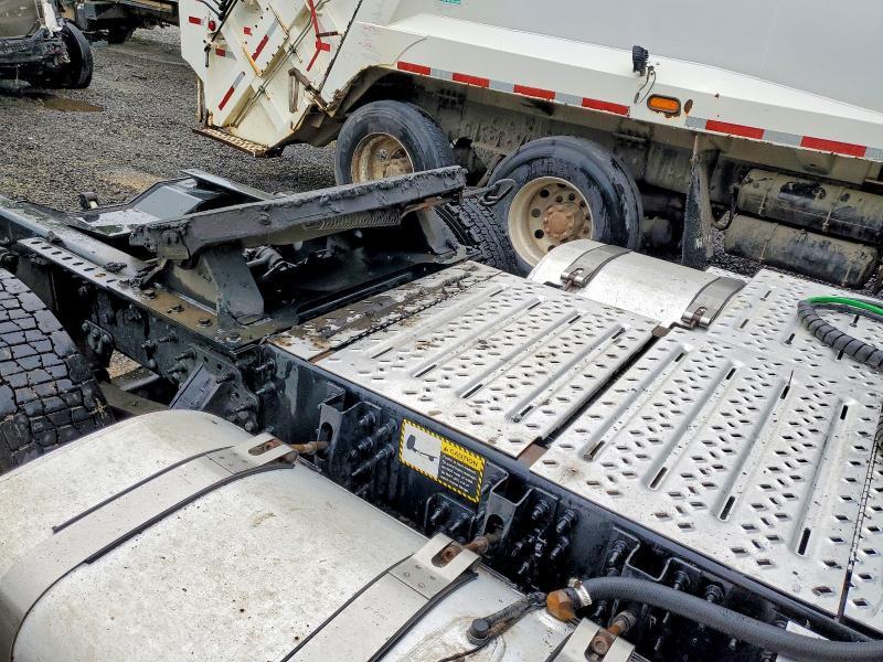 2017 Mack CXU612 Semi Truck