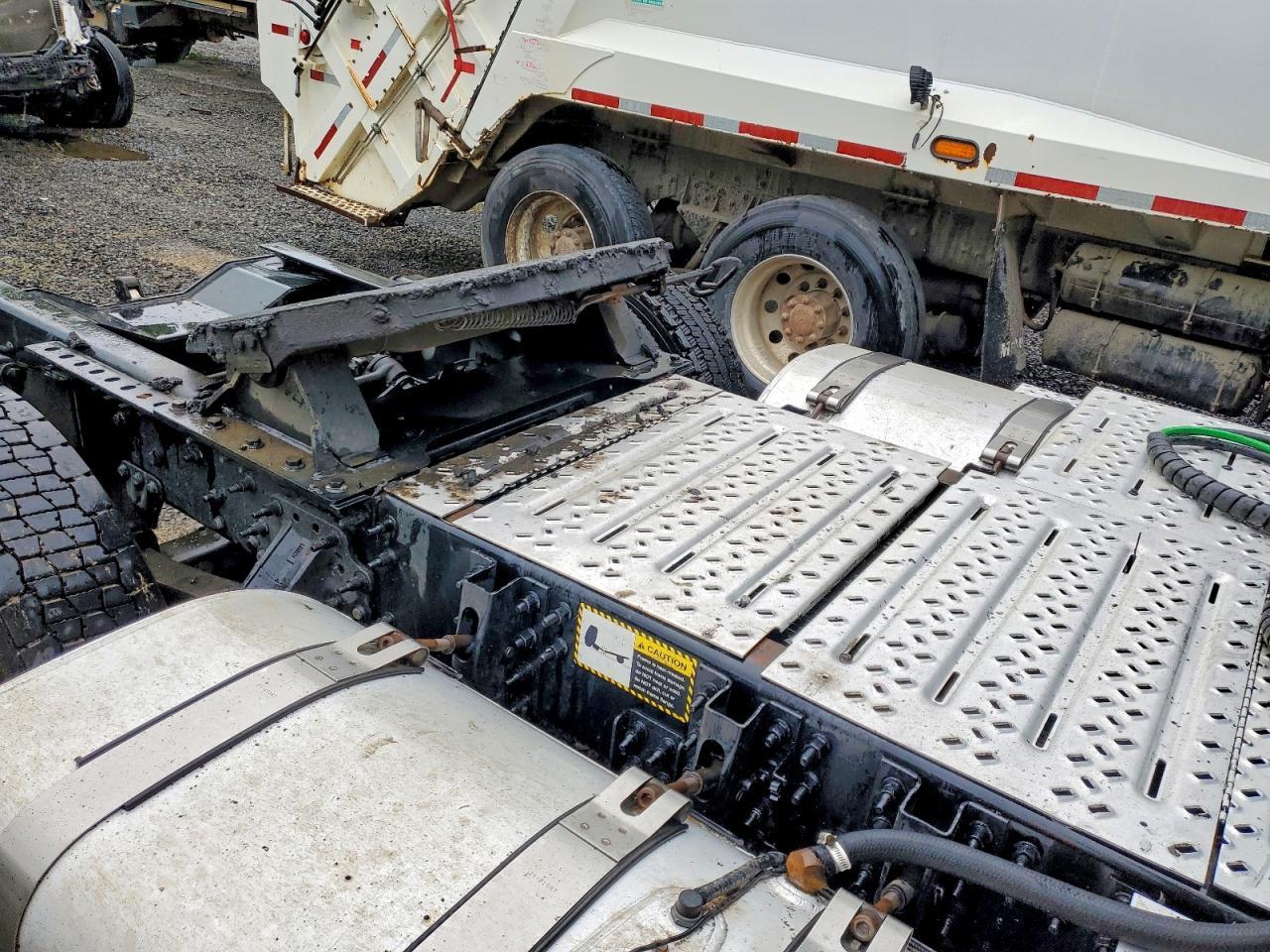 2017 Mack CXU612 Semi Truck