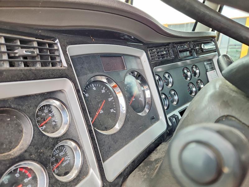 2012 Kenworth T800 Semi Truck