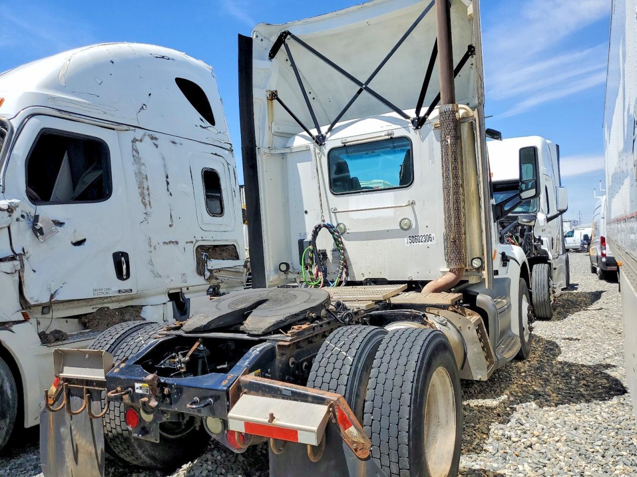 2017 Peterbilt 579 Semi Truck