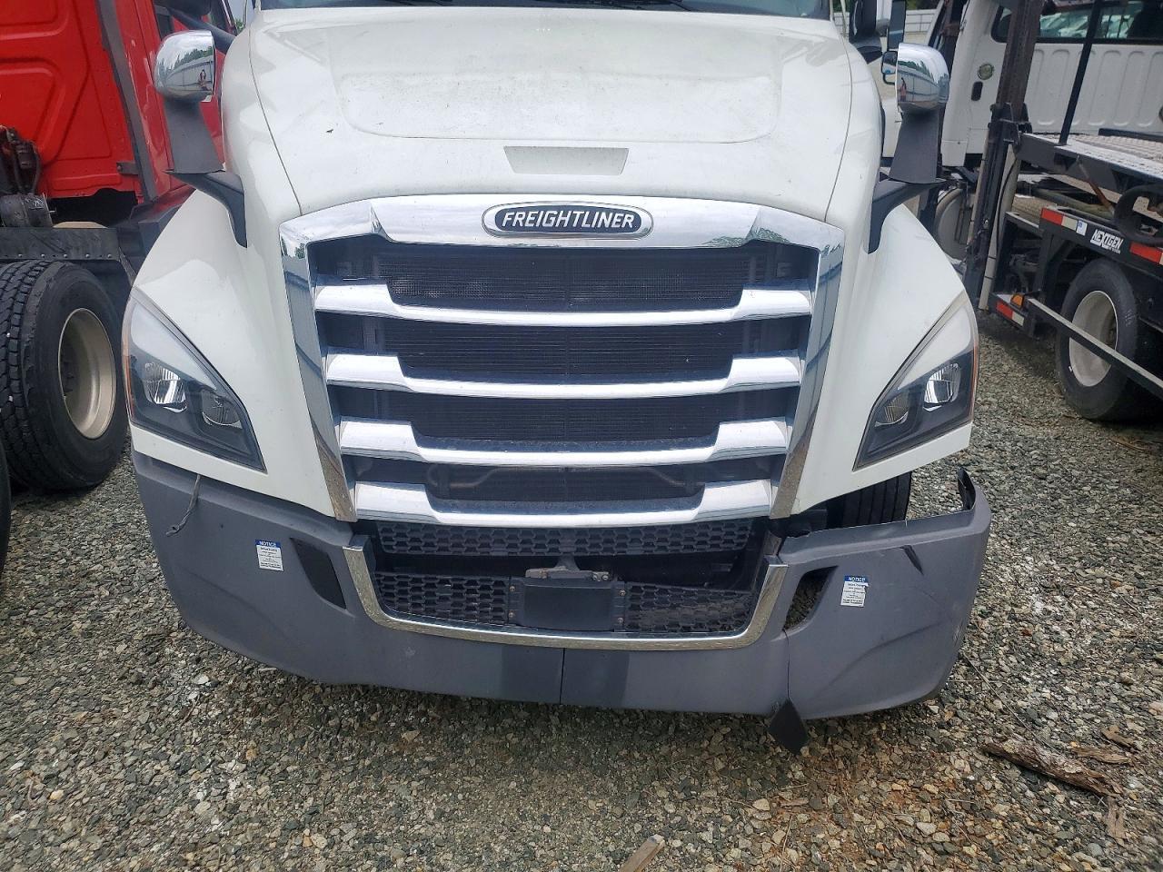 2021 Freigliner 2021 Freightliner Cascadia 126 Semi Truck