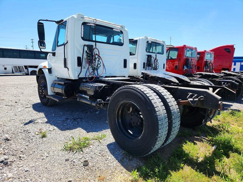2002 International 4400 Semi Truck