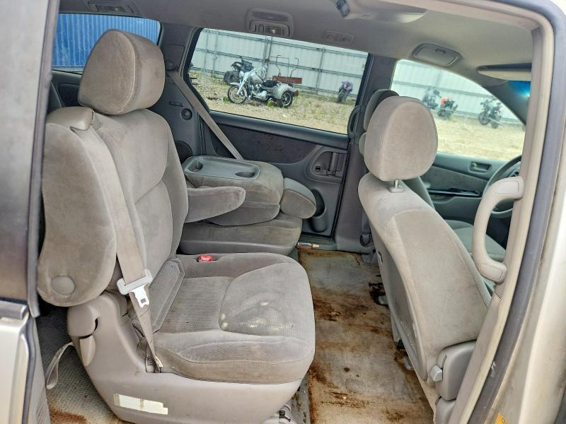 2005 Toyota Sienna le 7 Passenger
