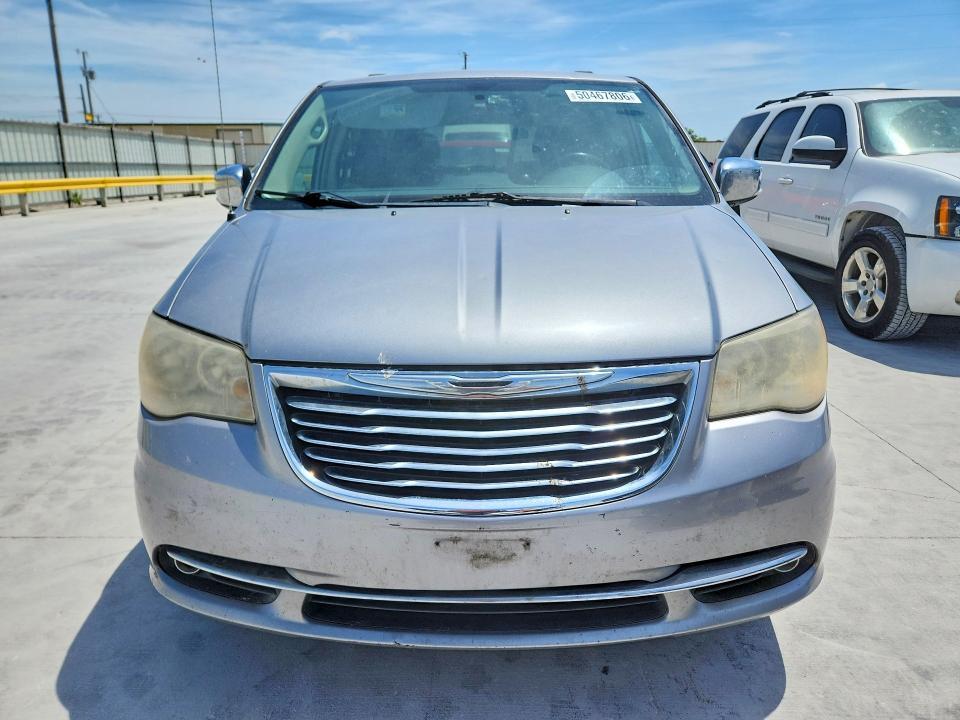 2013 Chrysler Town & Country Touring l